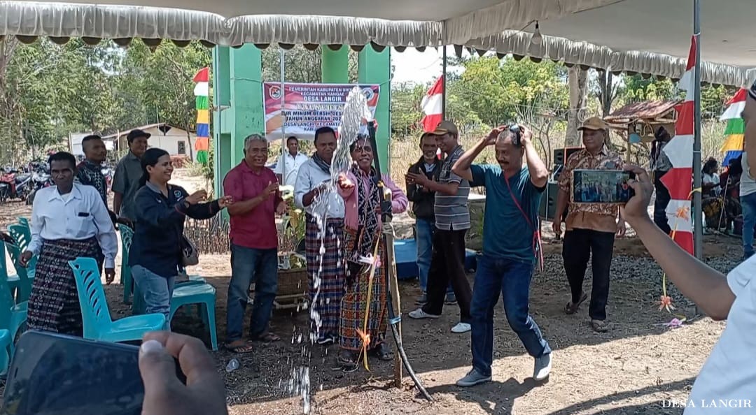 LAUNCHING AIR MINUM BERSIH DESA LANGIR